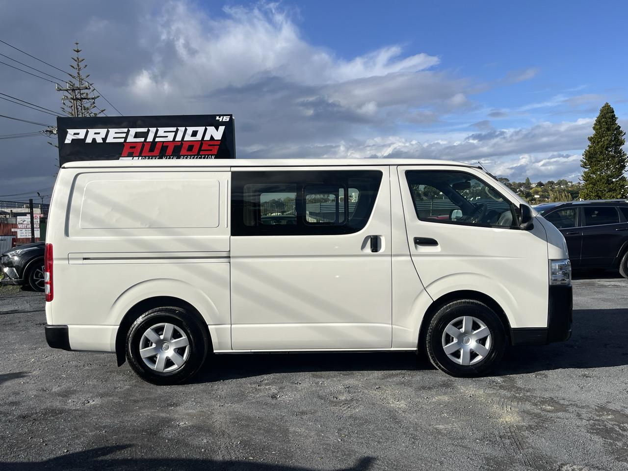 2018 TOYOTA Hiace