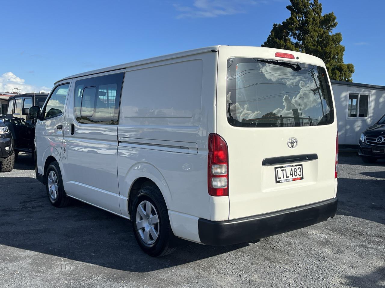 2018 TOYOTA Hiace