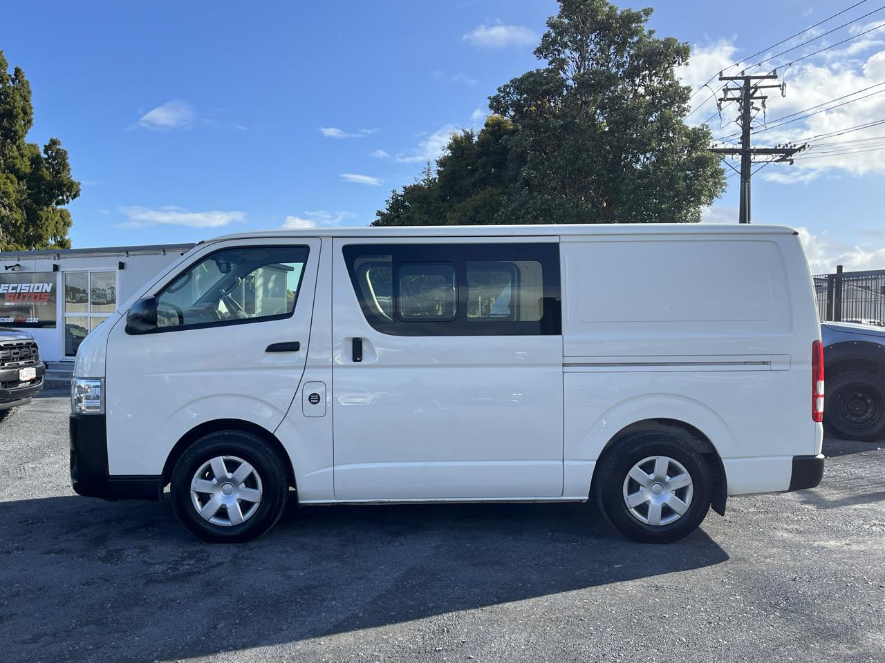 2018 TOYOTA Hiace