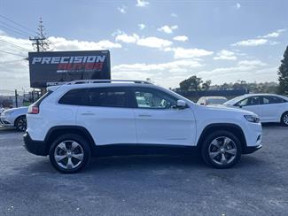 2020 Jeep Cherokee - Thumbnail