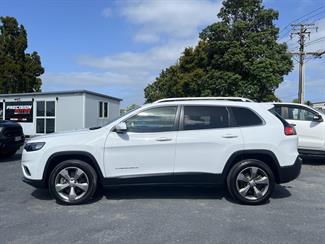 2020 Jeep Cherokee - Thumbnail