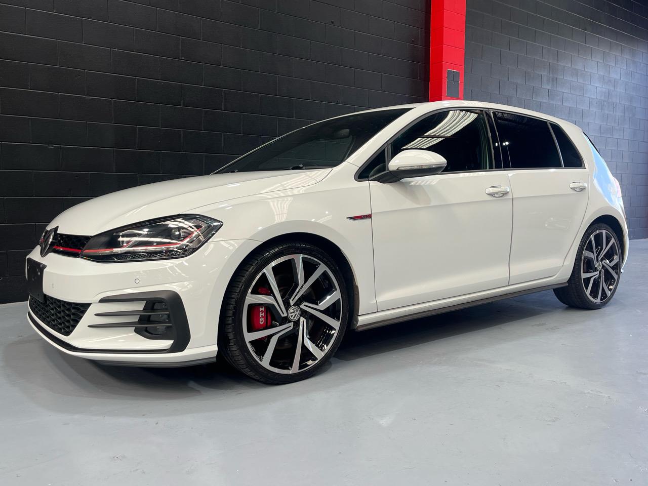 2017 Volkswagen GOLF