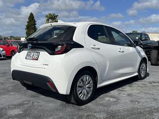 2021 TOYOTA Yaris - Thumbnail