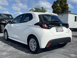 2021 TOYOTA Yaris - Thumbnail