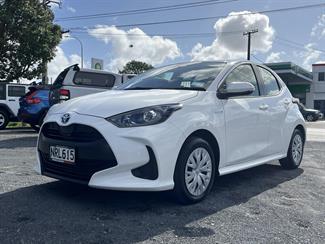 2021 TOYOTA Yaris - Thumbnail