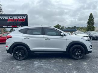 2016 hyundai Tucson - Thumbnail