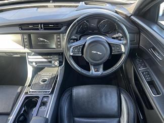 2016 Jaguar XF - Thumbnail