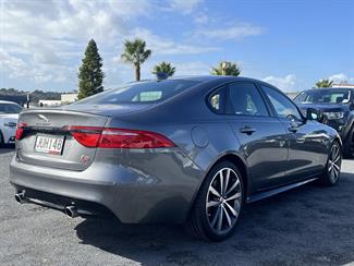 2016 Jaguar XF - Thumbnail