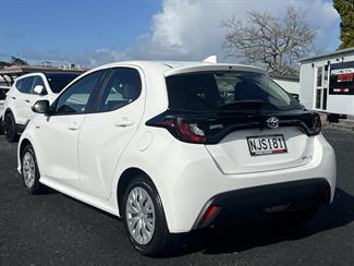 2021 TOYOTA Yaris - Thumbnail