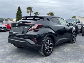 2020 TOYOTA C-hr - Thumbnail